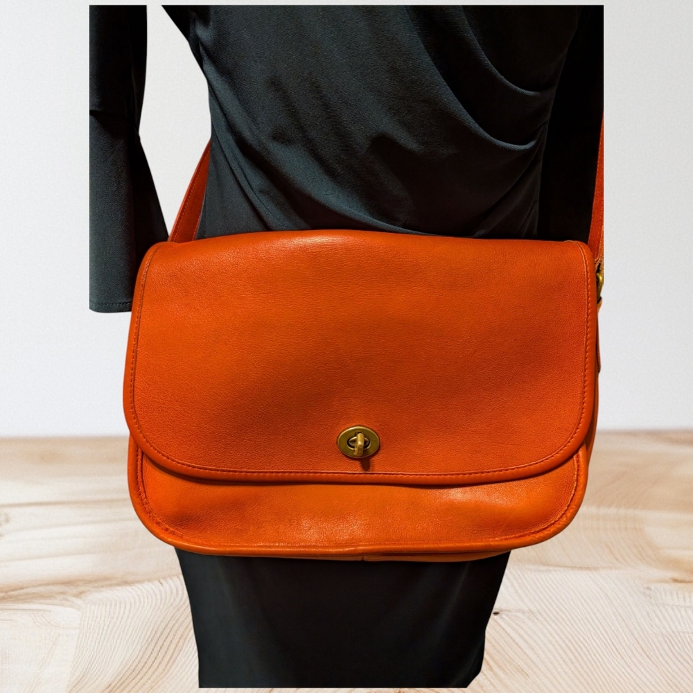 COACH Vintage Style City Flap Turn Lock Leather Crossbody/Shoulder Bag